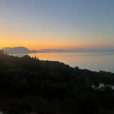Seabreeze Studio, Stunning Sea And Mountain View Apartment *
