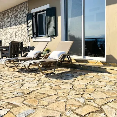 Seabreeze Studio, Stunning Sea And Mountain View * Chlomos