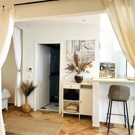 דירה Seabreeze Studio, Stunning Sea And Mountain View