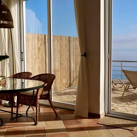 Seabreeze Studio, Stunning Sea And Mountain View Apartment Chlomos
