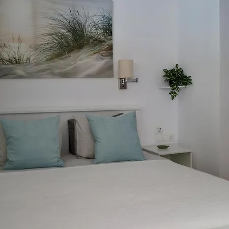Seabreeze Studio, Stunning Sea And Mountain View Apartment *
