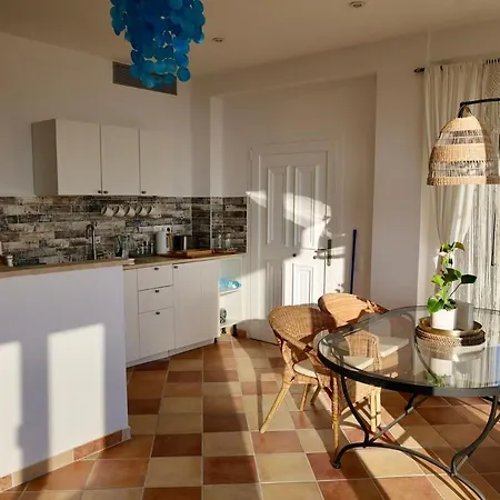 דירה Seabreeze Studio, Stunning Sea And Mountain View Chlomos